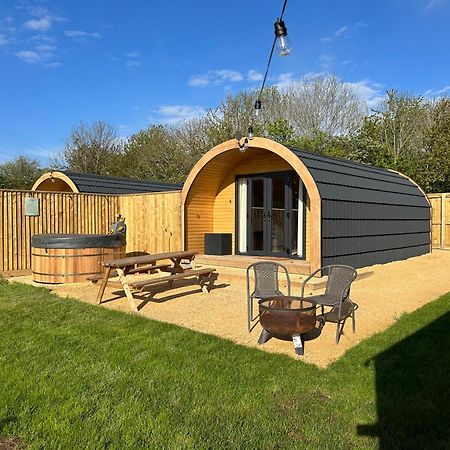 فندق Lois' Pod With Hot Tub, Near Airport بريستول المظهر الخارجي الصورة