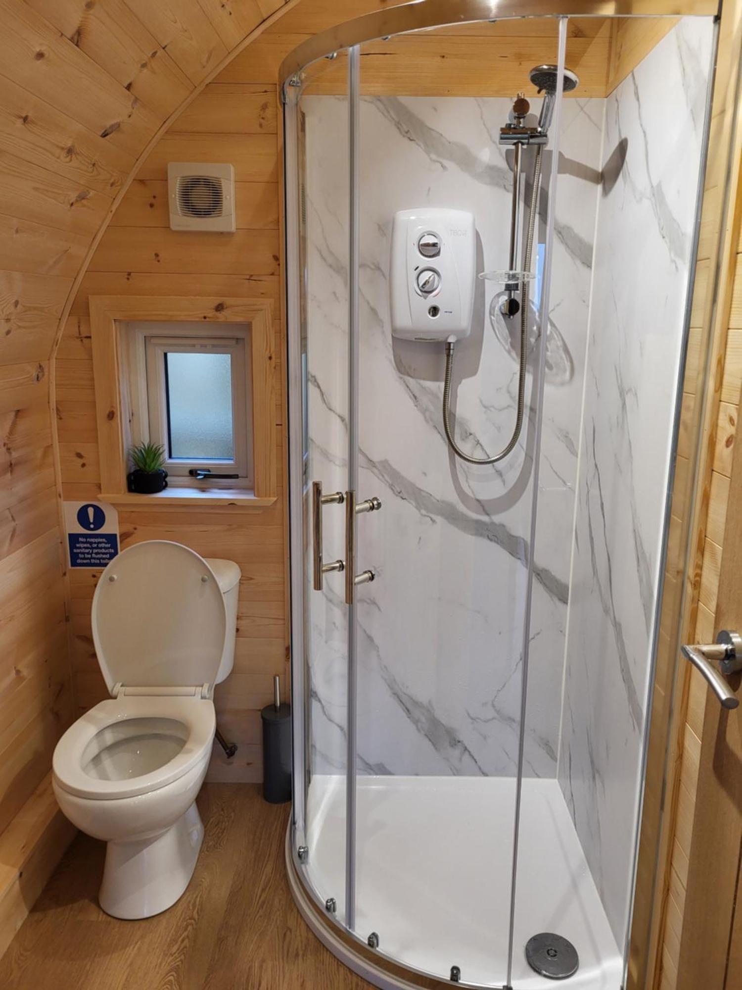 فندق Lois' Pod With Hot Tub, Near Airport بريستول المظهر الخارجي الصورة