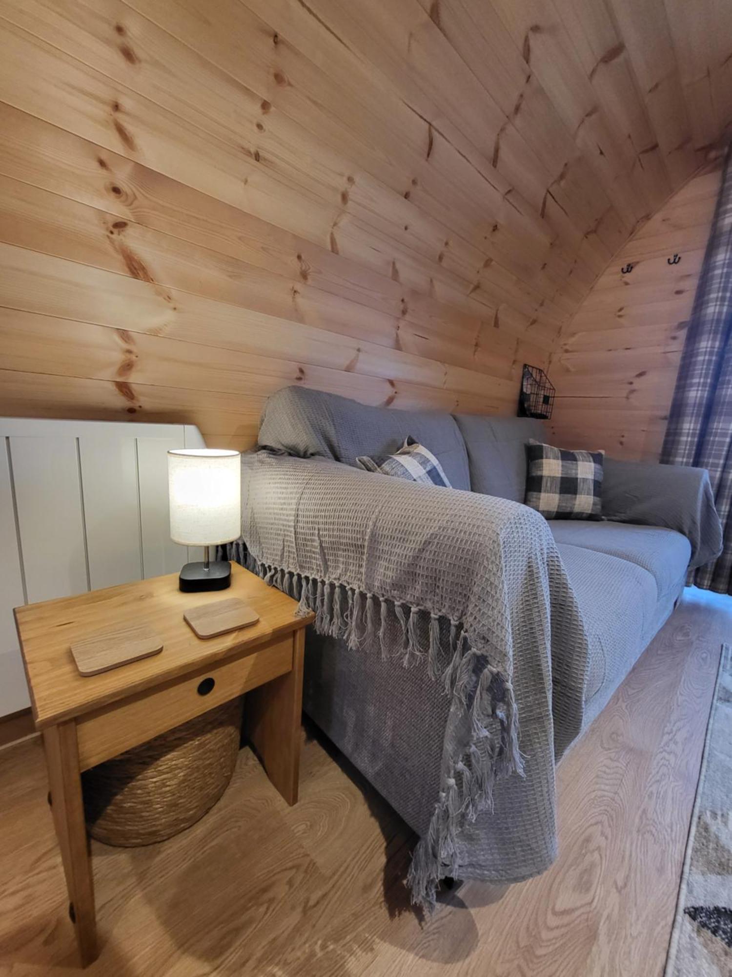 فندق Lois' Pod With Hot Tub, Near Airport بريستول المظهر الخارجي الصورة