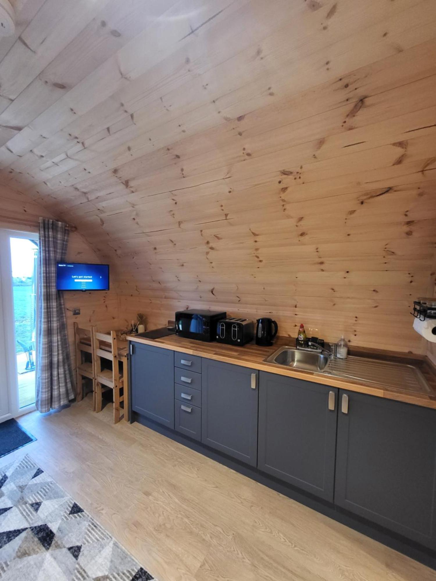 فندق Lois' Pod With Hot Tub, Near Airport بريستول المظهر الخارجي الصورة