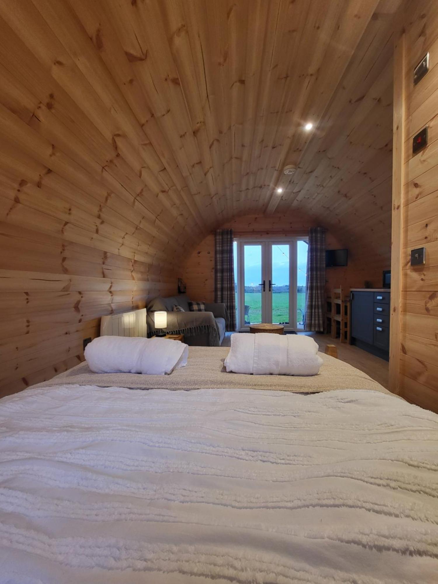 فندق Lois' Pod With Hot Tub, Near Airport بريستول المظهر الخارجي الصورة