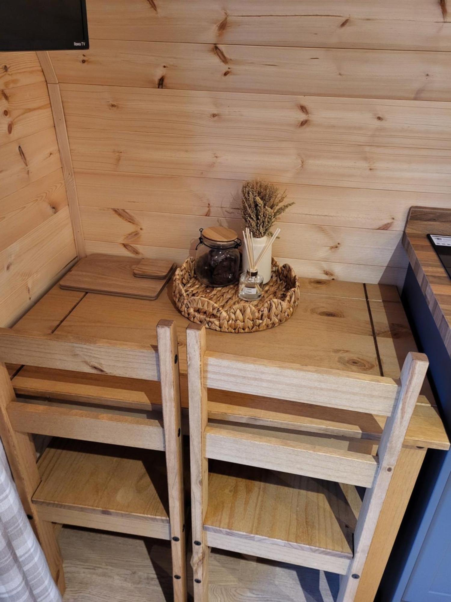 فندق Lois' Pod With Hot Tub, Near Airport بريستول المظهر الخارجي الصورة