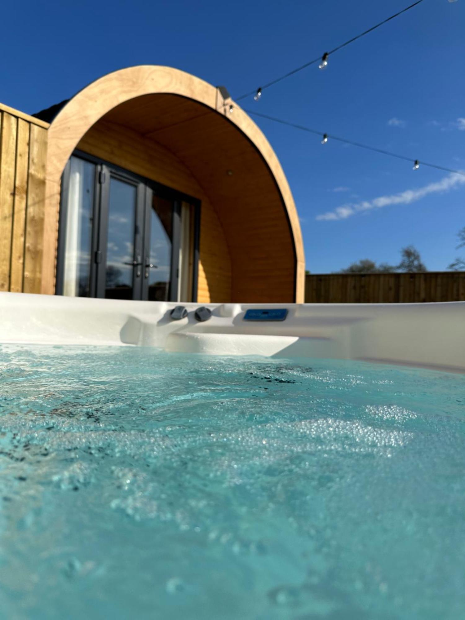 فندق Lois' Pod With Hot Tub, Near Airport بريستول المظهر الخارجي الصورة