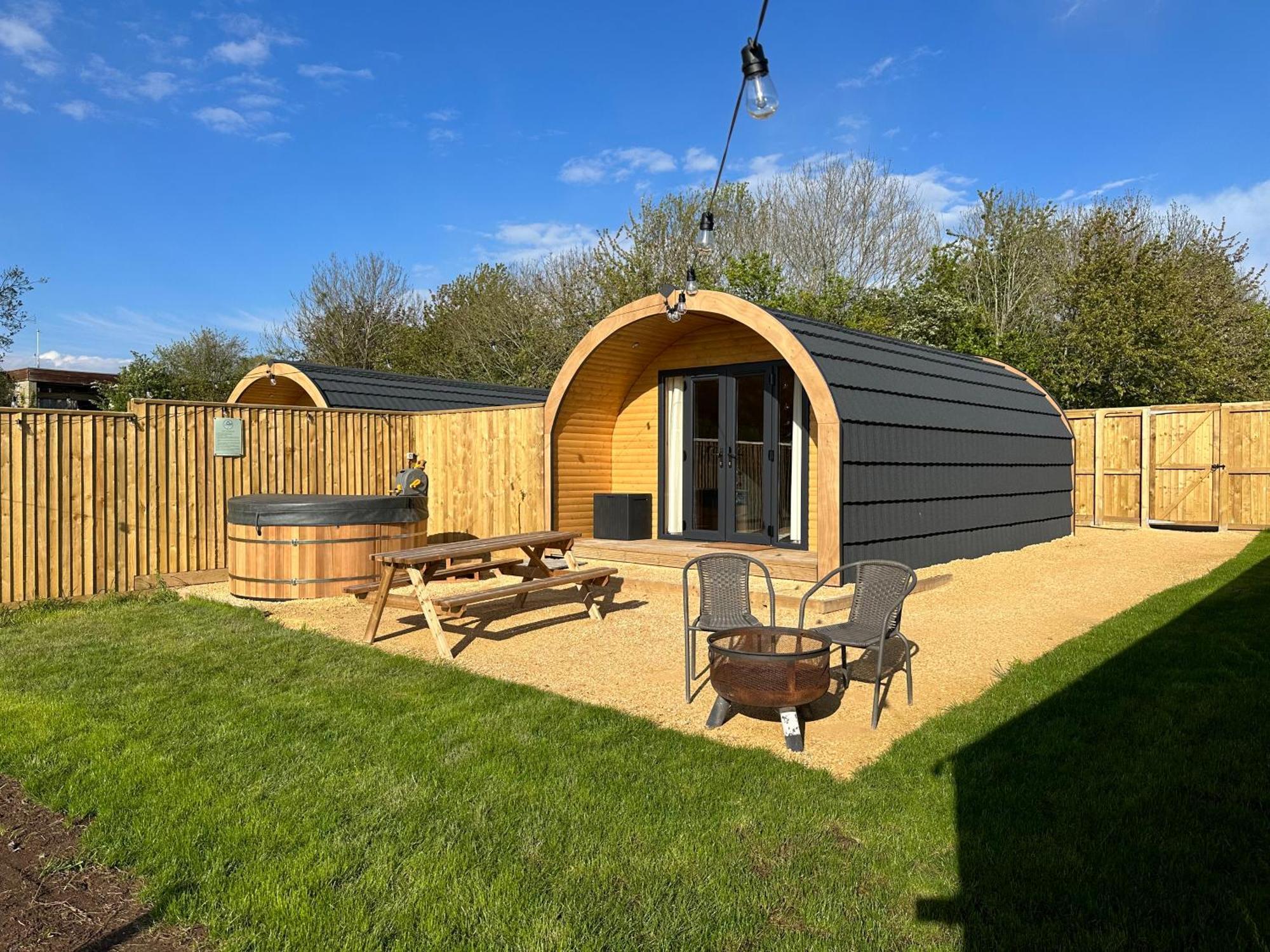 فندق Lois' Pod With Hot Tub, Near Airport بريستول المظهر الخارجي الصورة