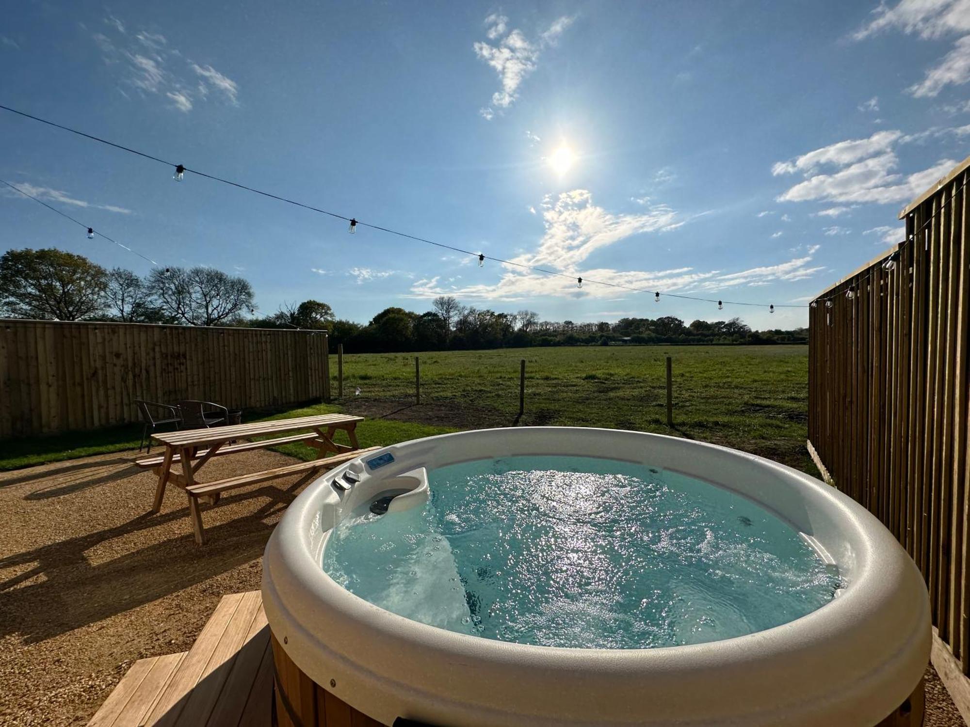 فندق Lois' Pod With Hot Tub, Near Airport بريستول المظهر الخارجي الصورة